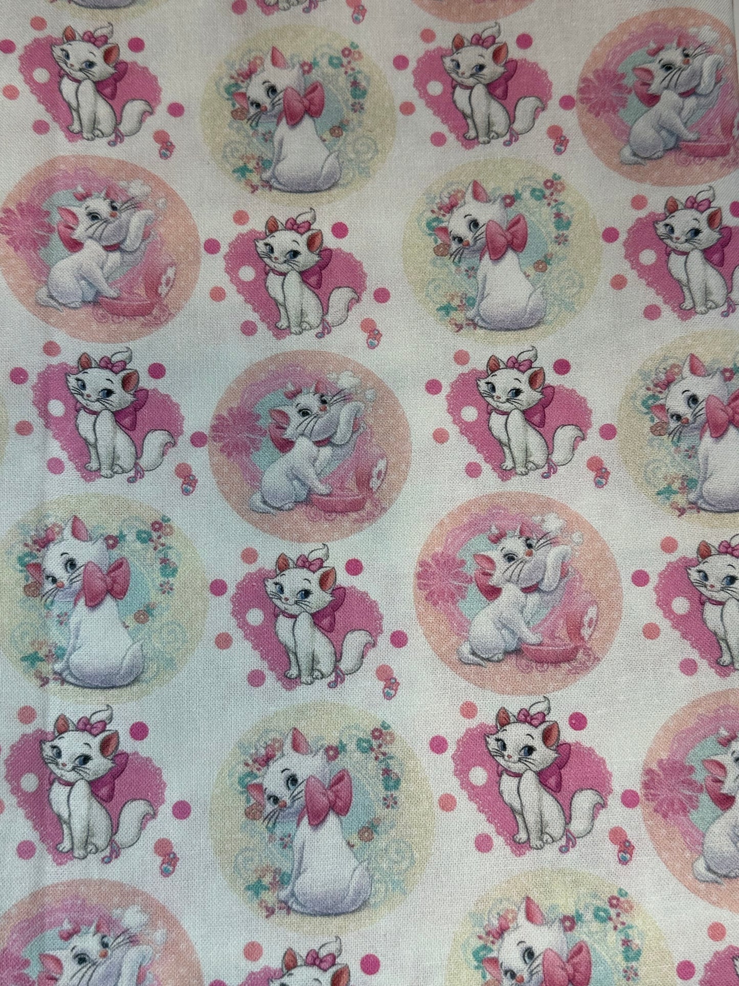 The prettiest cat (NEW Fabric)